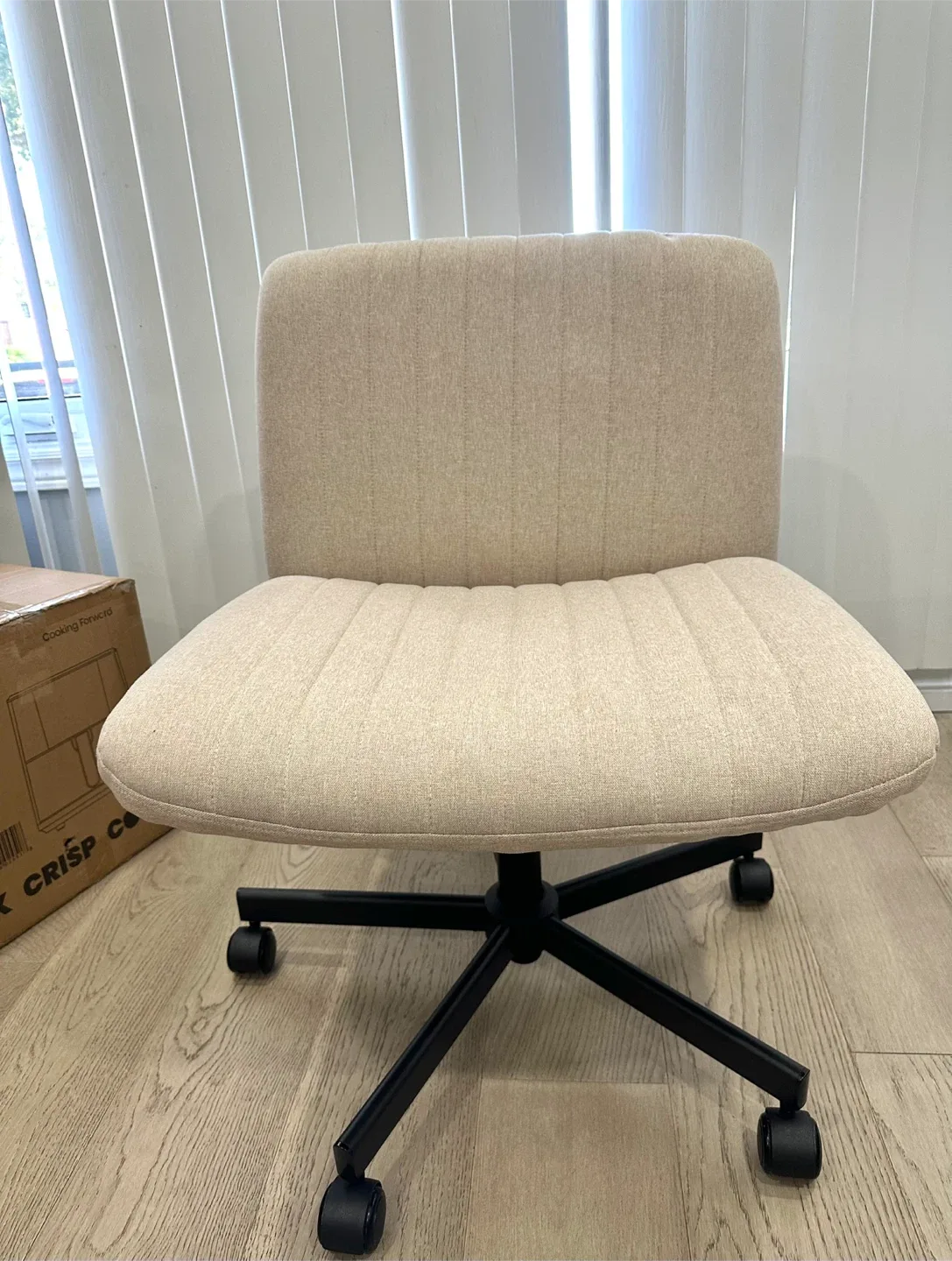 Beige Office Desk Chair with Wheels image indicator(3)