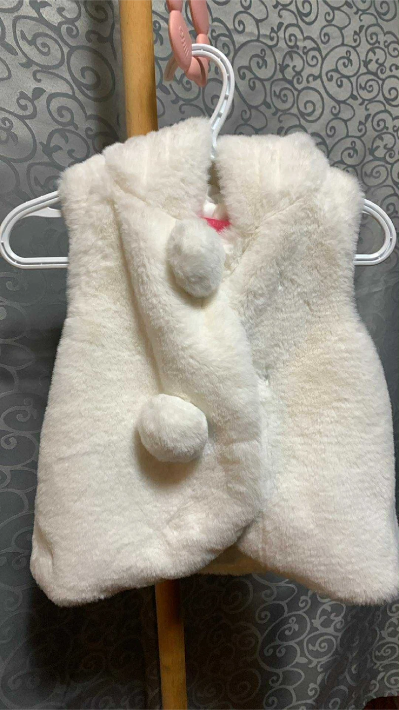 Isaac Mizrahi White Faux Fur Vest - Size 3/6M