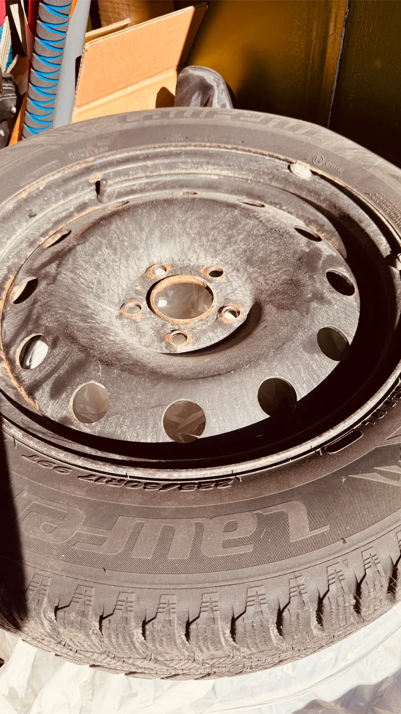 Winter Tires with 85% tread image indicator(3)