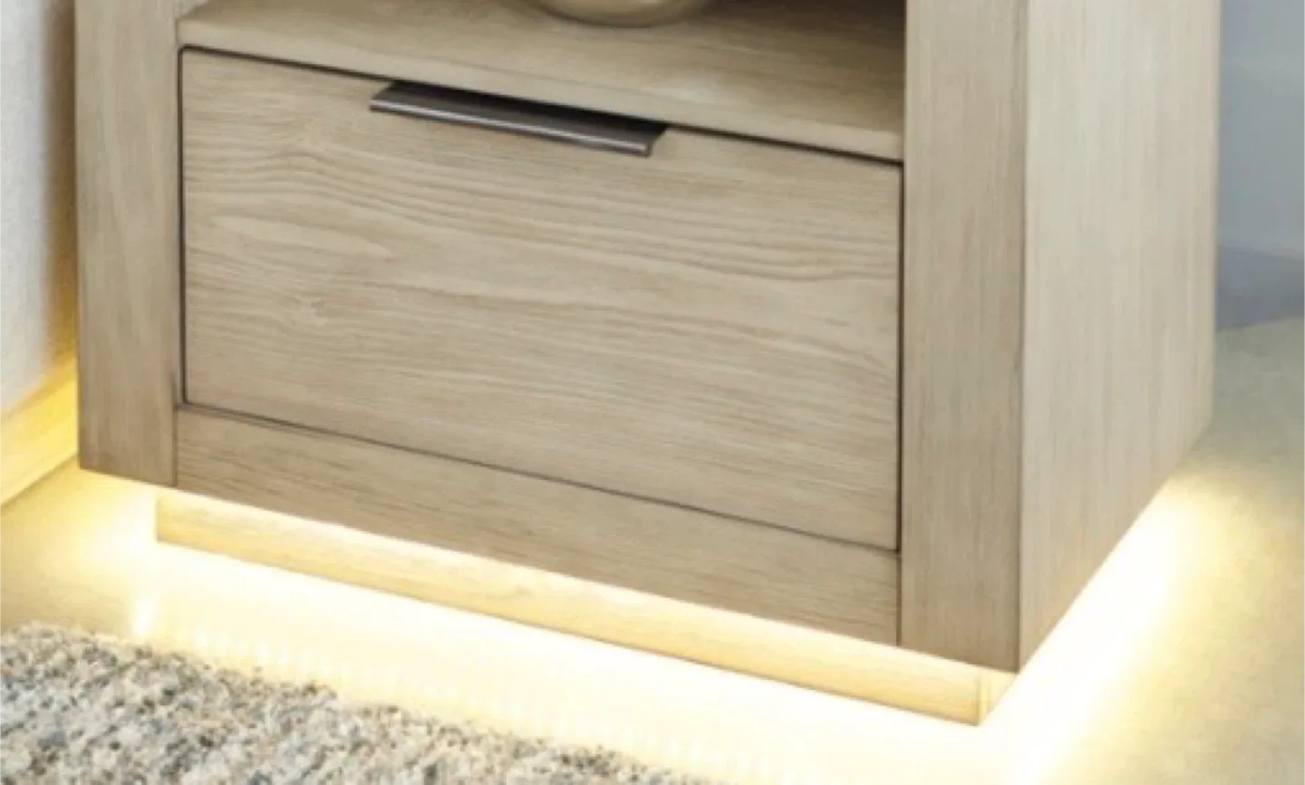 Ashley Hennington queen bedroom set image indicator(6)