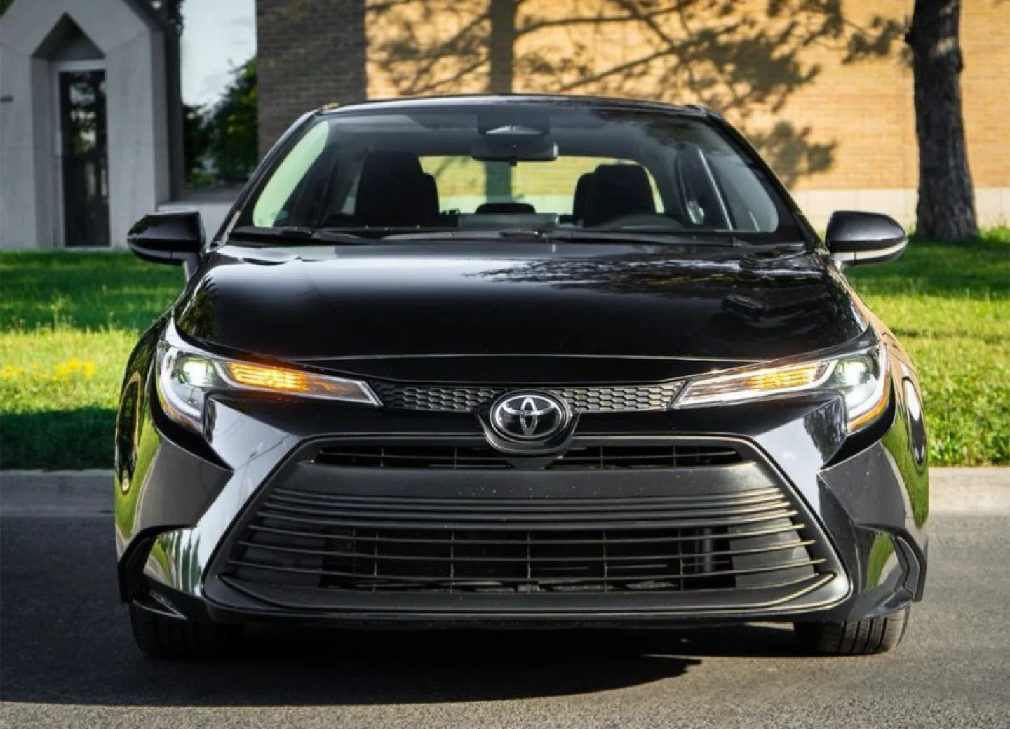2023 Toyota Corolla LE thumbnail