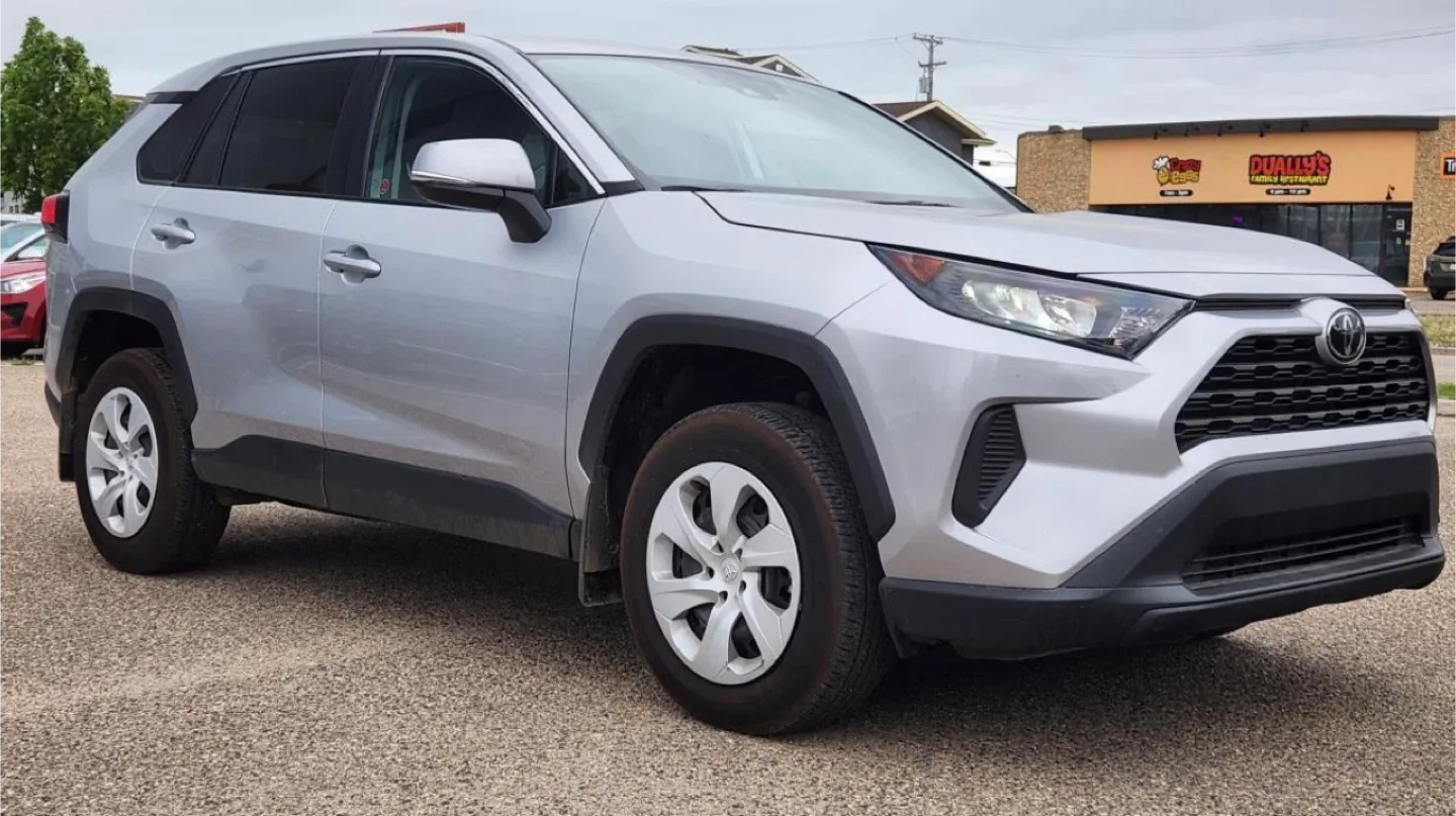 2024 Toyota Rav4 LE thumbnail