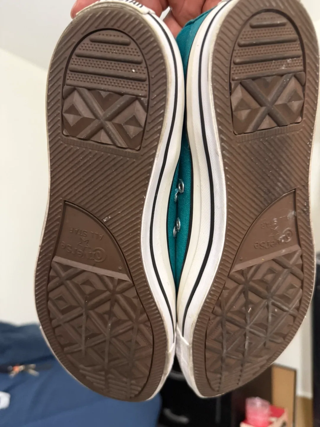 Converse sneakers image indicator(3)