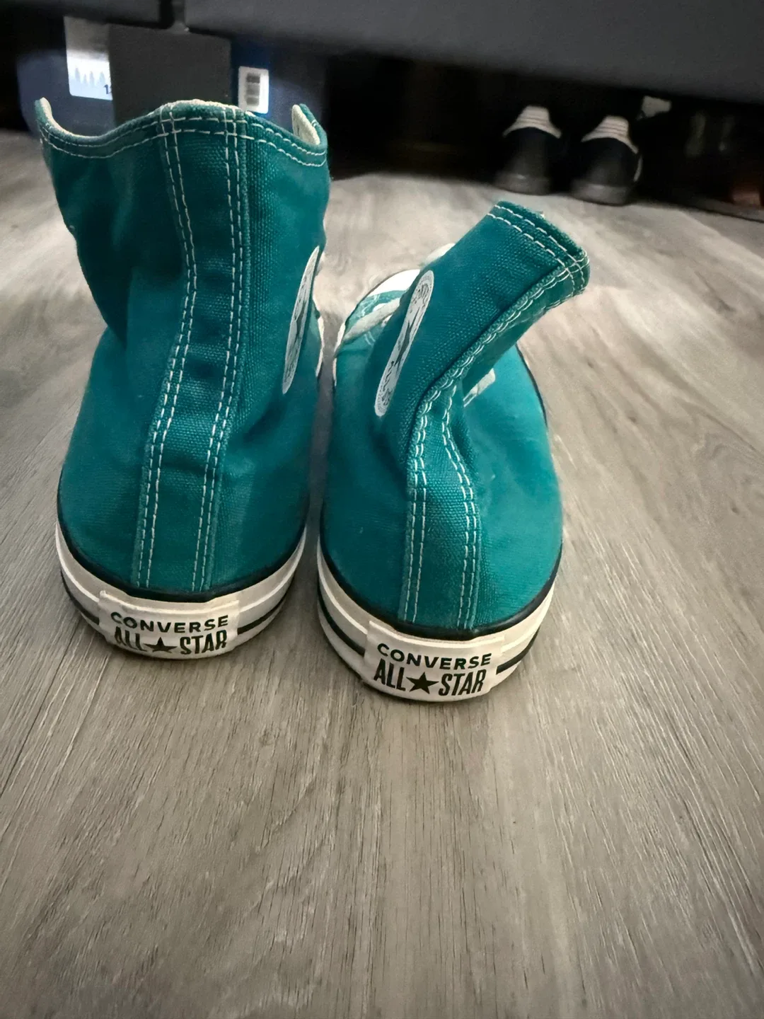 Converse sneakers image indicator(2)