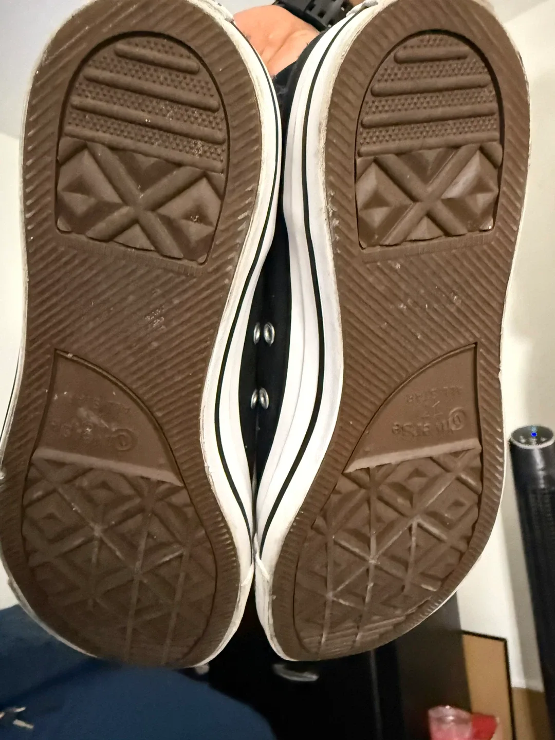 Converse sneakers image indicator(5)