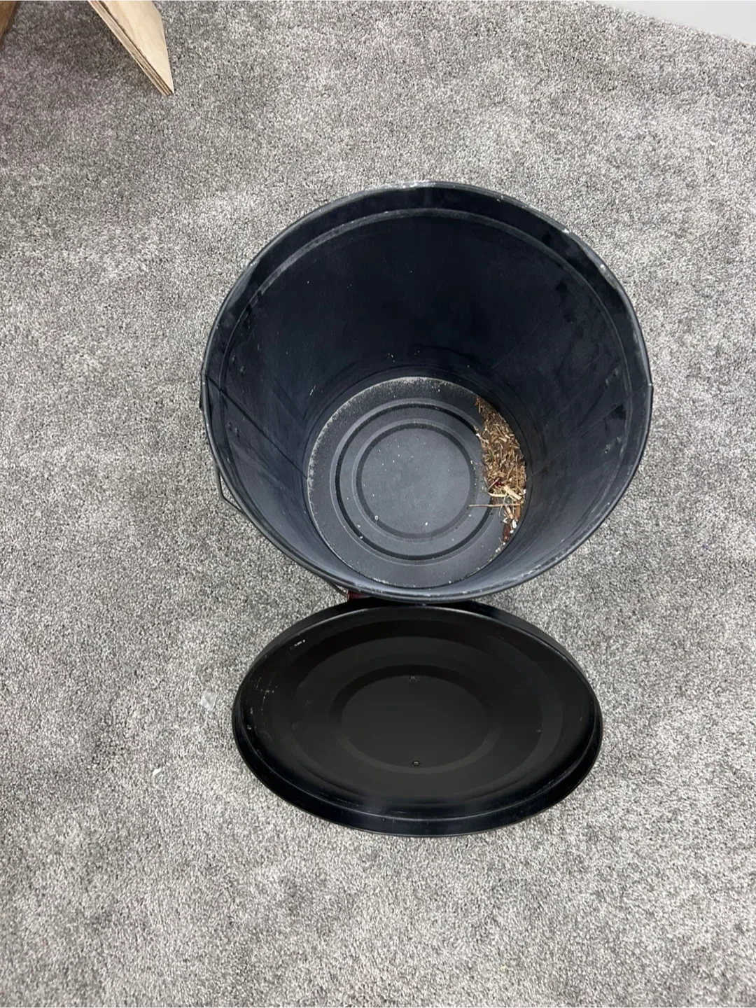 Black Metal Fireplace Ash Can with Lid image indicator(2)