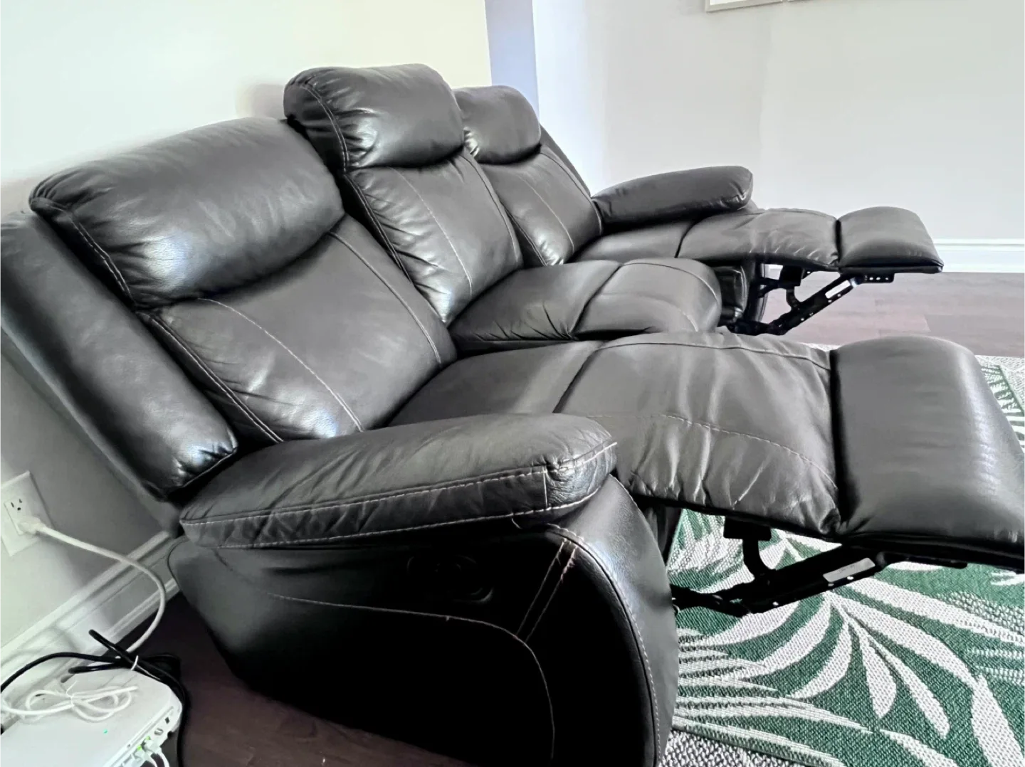 Black Leather 3-Seat Reclining Sofa image indicator(3)