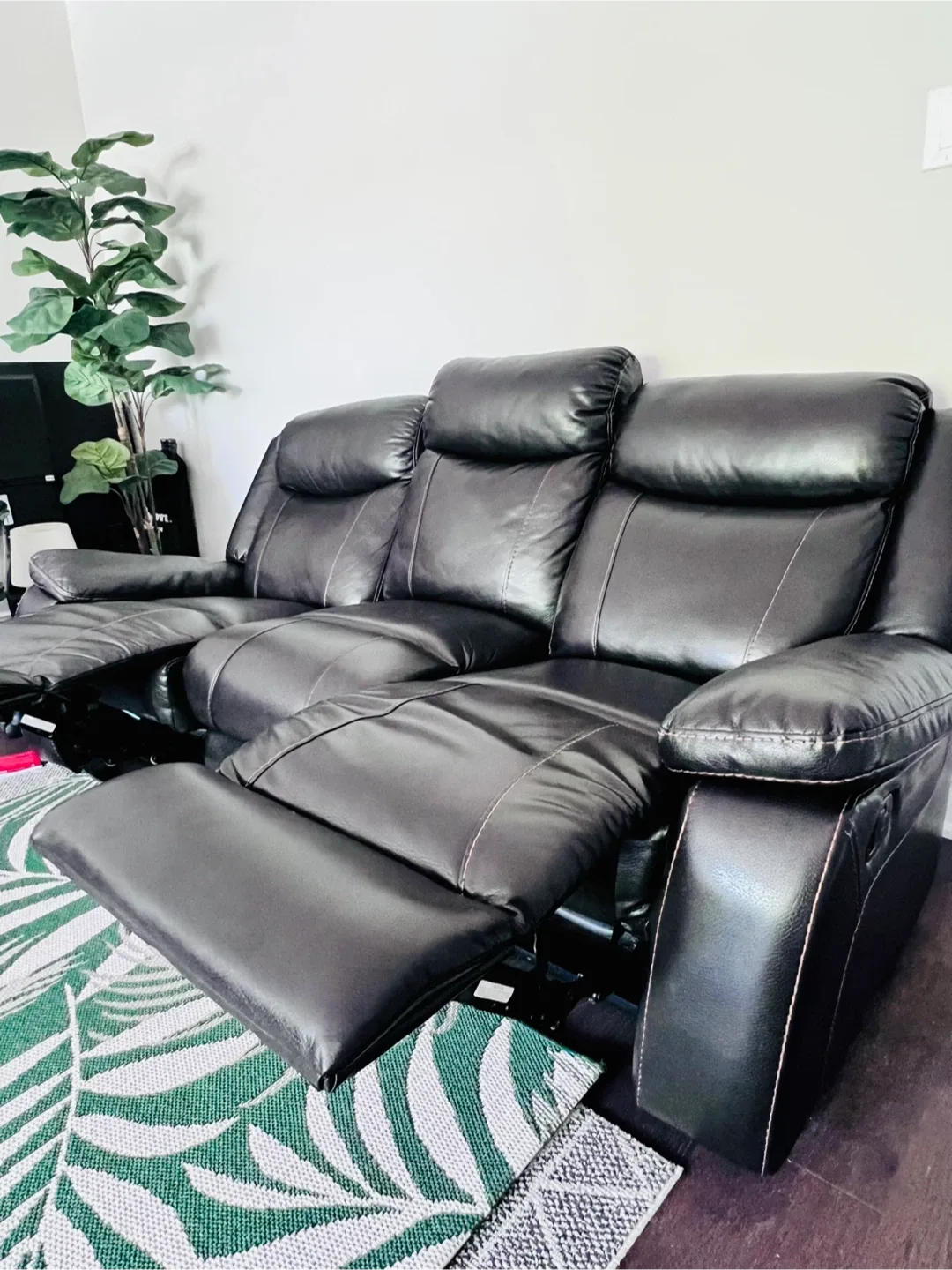 Black Leather 3-Seat Reclining Sofa image indicator(4)