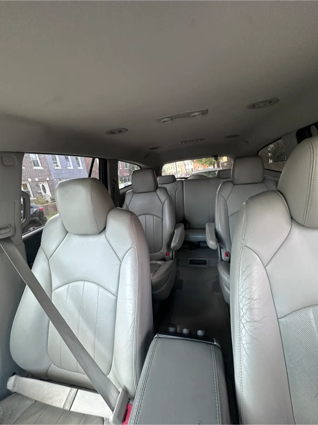 Silver Buick Enclave image indicator(3)