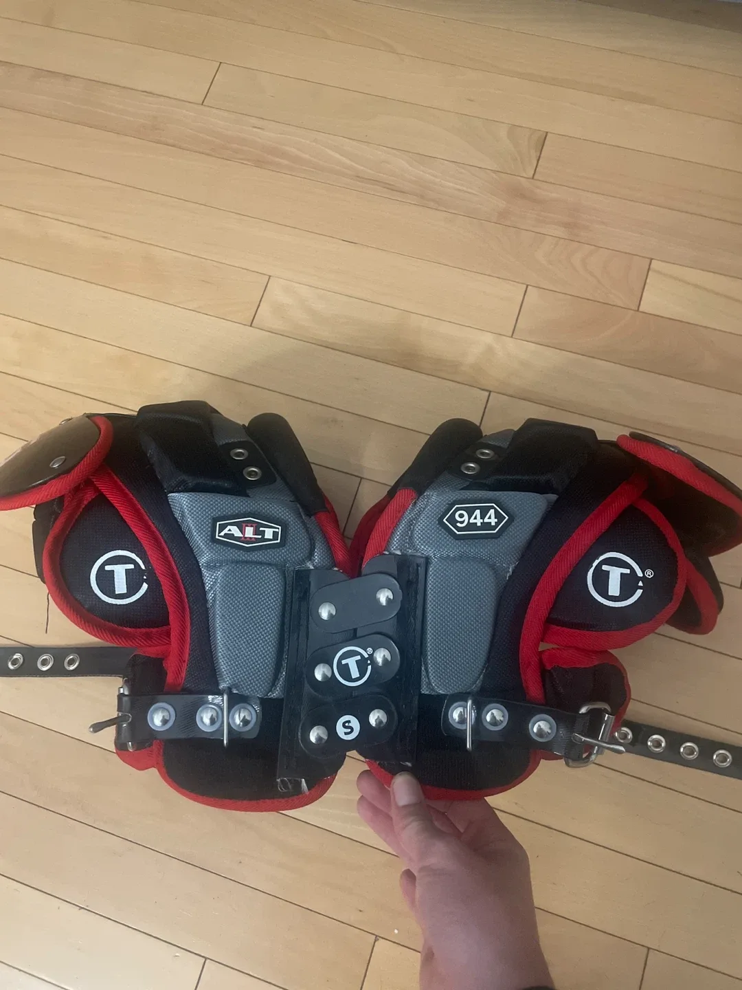TAG Adult Football Shoulder Pads - Size Small image indicator(2)