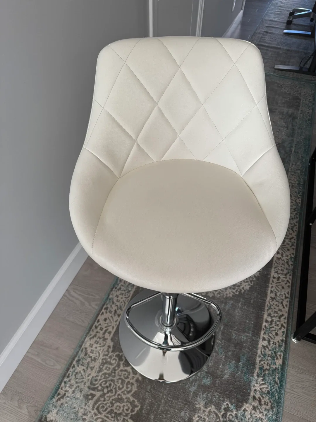 Set of 4 White Bar Stools image indicator(2)