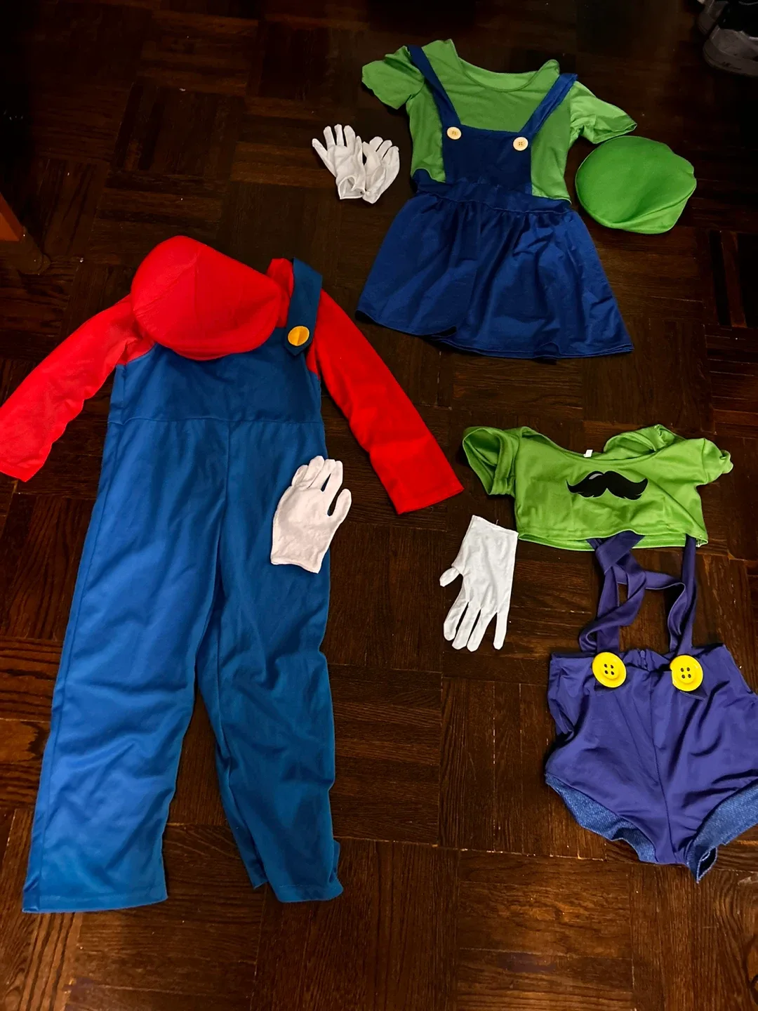 Mario and Luigi Costume Set image indicator(2)