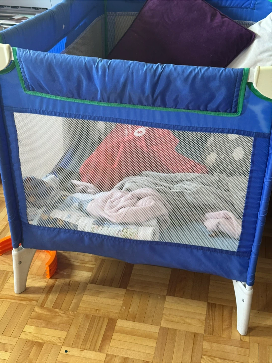 Baby/ Toddler playpen🧡