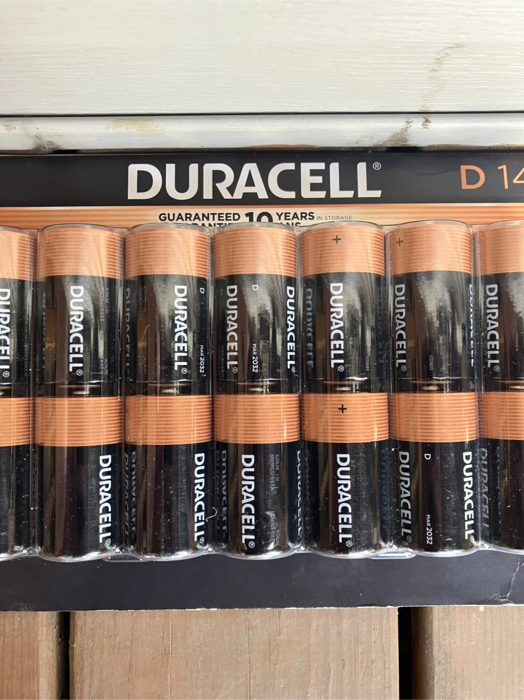 Duracell D Alkaline Batteries 14 Pack - Expiration March 2032 image indicator(9)