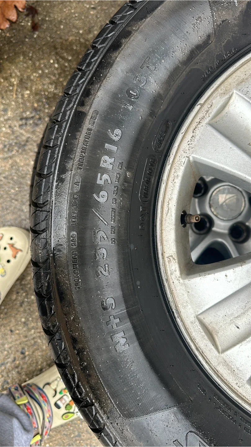 235/65R16 103T Tires image indicator(2)