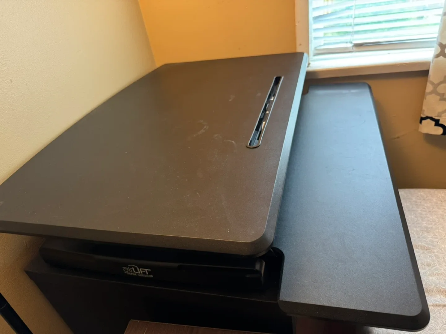 airLIFT Adjustable Standing Desk image indicator(2)