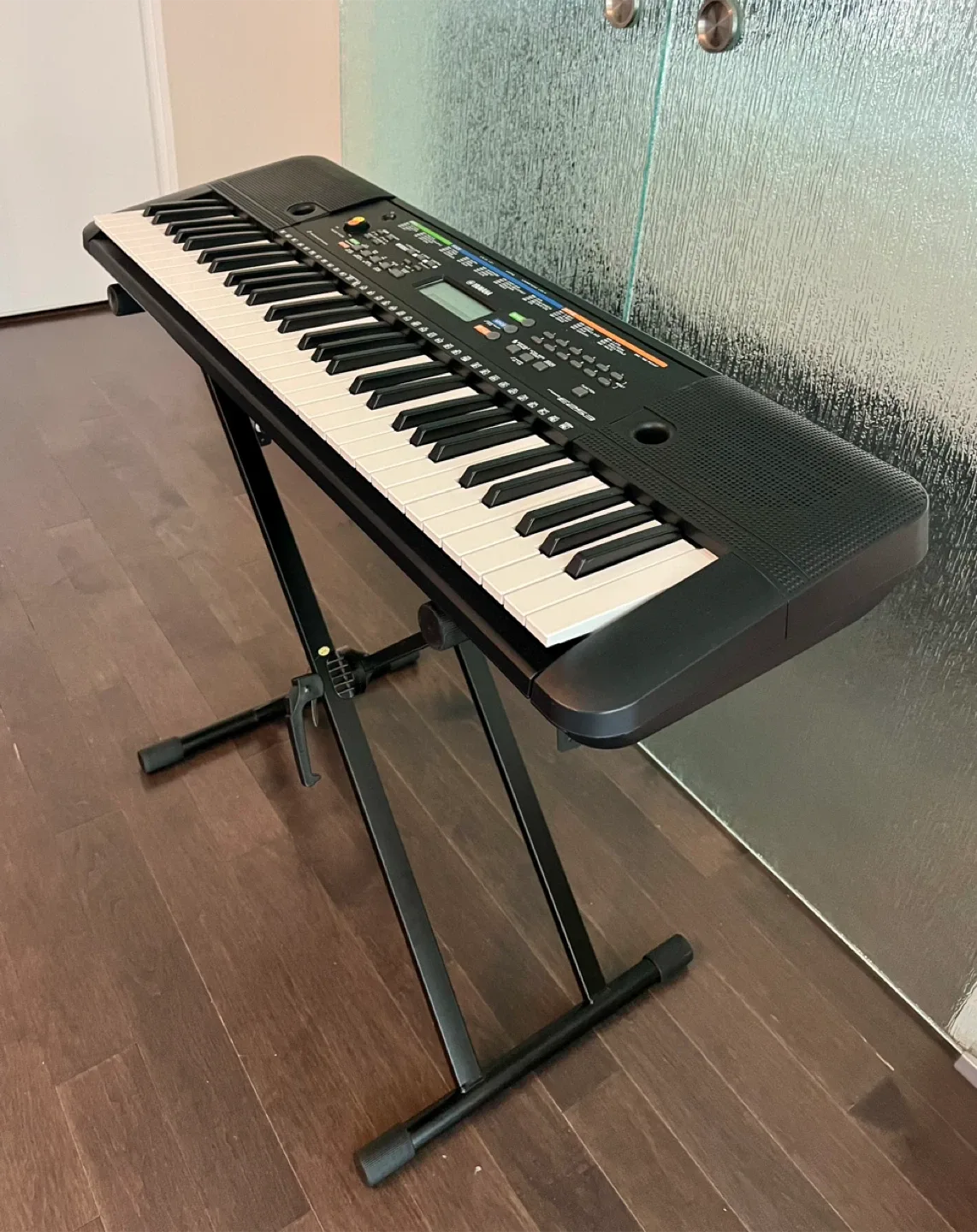 Yamaha Piano with Stand image indicator(3)