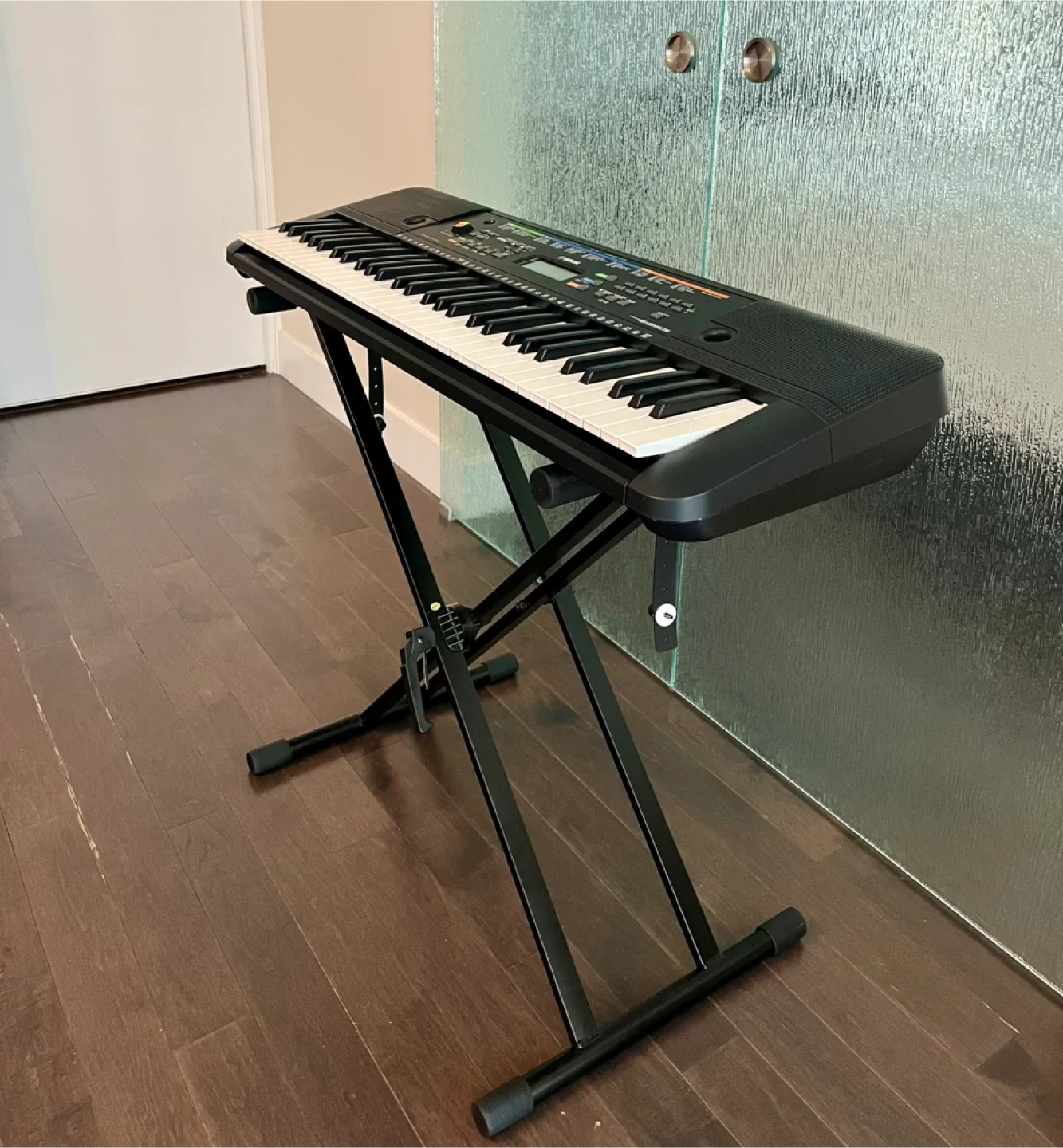 Yamaha Piano with Stand image indicator(2)