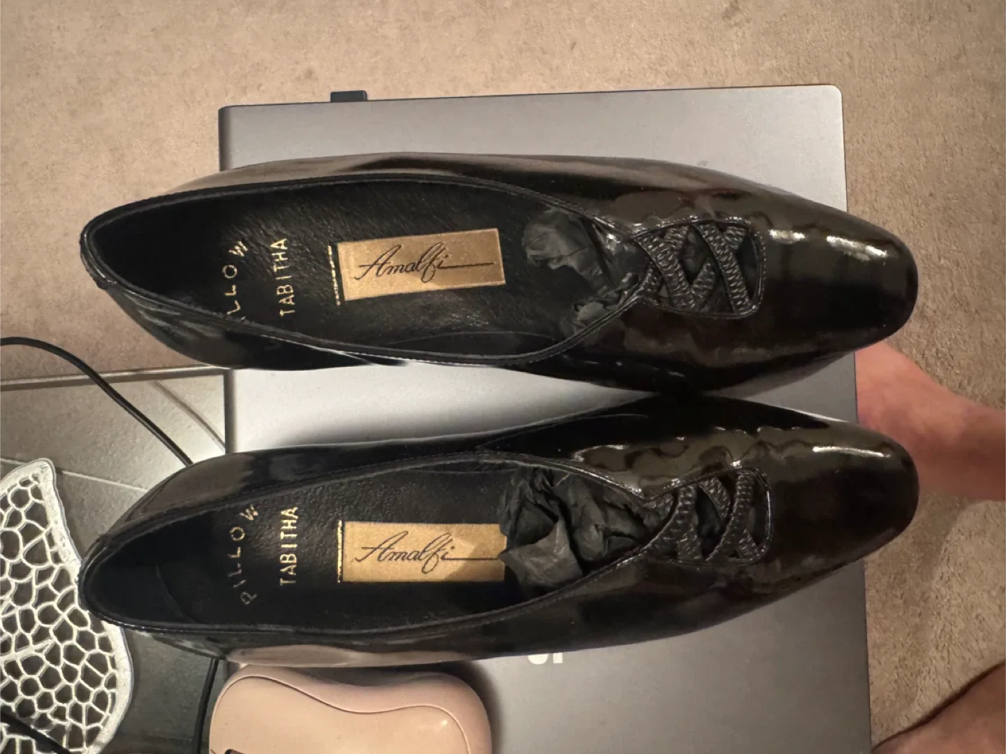 Pillow Tabitha Amalfi Black Women’s Shoes Size 7.5B. image indicator(2)