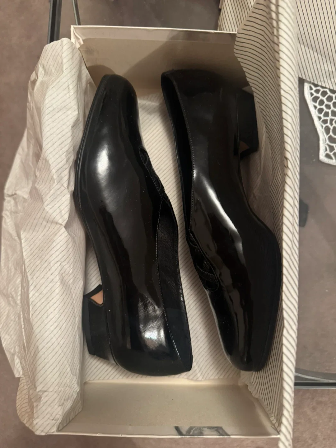 Pillow Tabitha Amalfi Black Women’s Shoes Size 7.5B. image indicator(3)