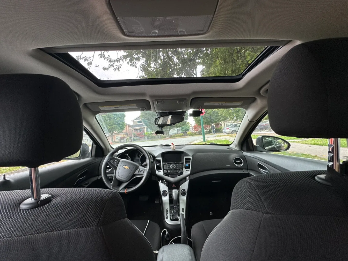 2015 Chevrolet Cruze 4dr 1LT – Clean Title image indicator(4)