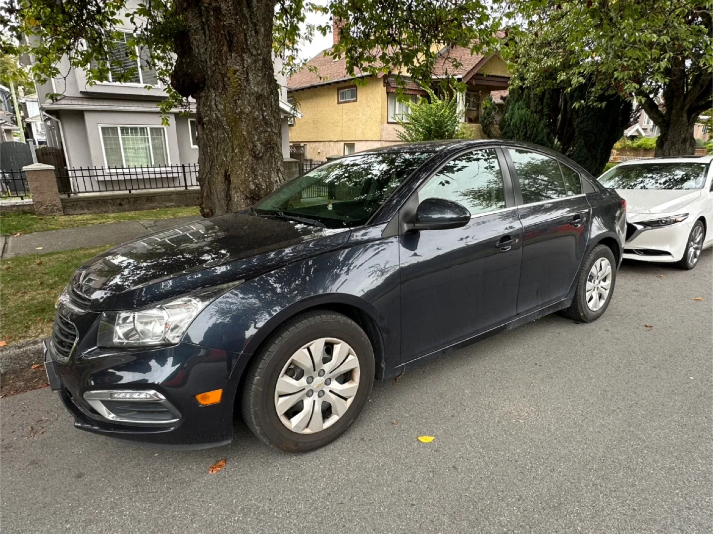 2015 Chevrolet Cruze 4dr 1LT – Clean Title image indicator(3)