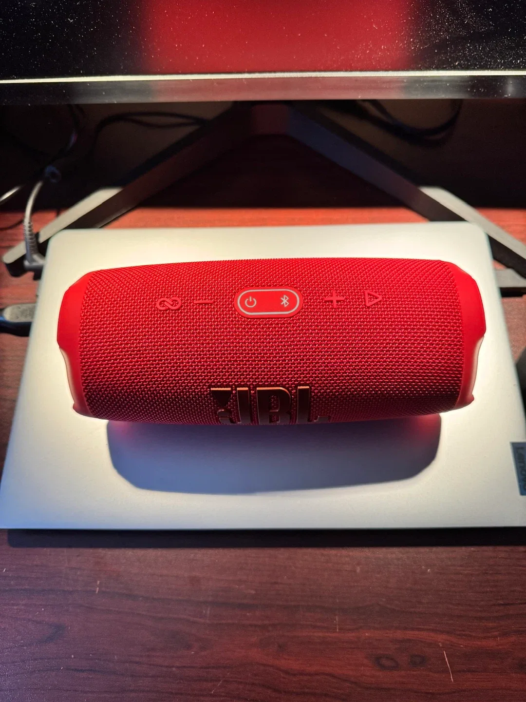 JBL Charge 5 Red Portable Bluetooth Speaker image indicator(3)