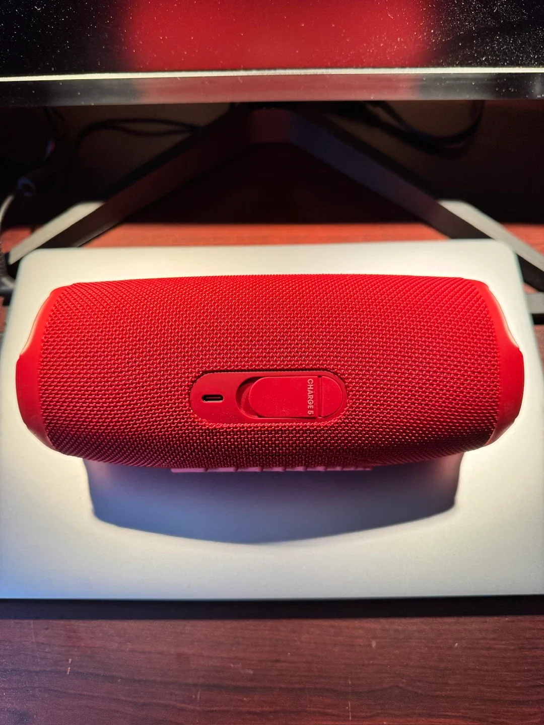 JBL Charge 5 Red Portable Bluetooth Speaker image indicator(2)