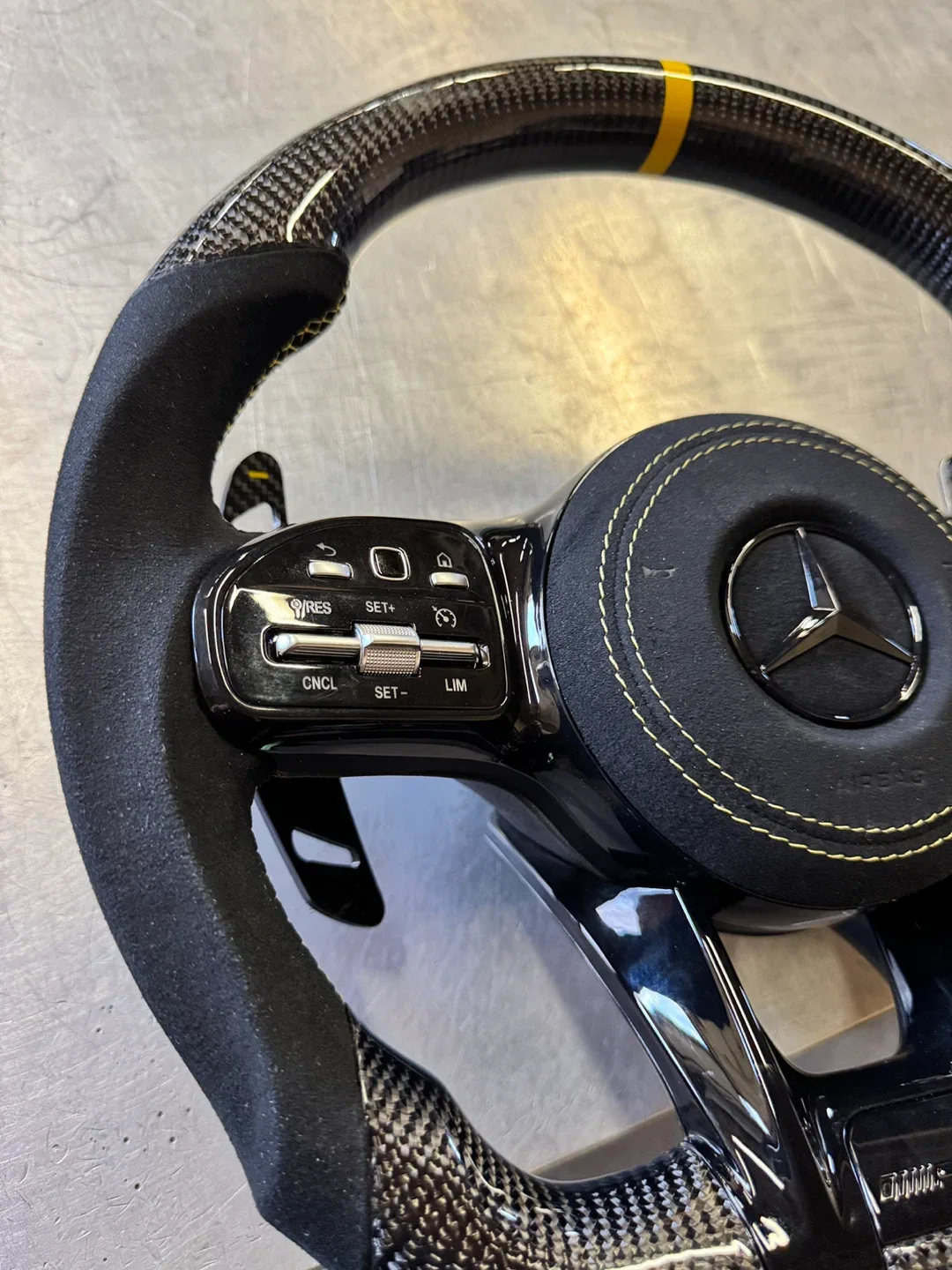 Mercedes-AMG Performance Steering Wheel image indicator(3)