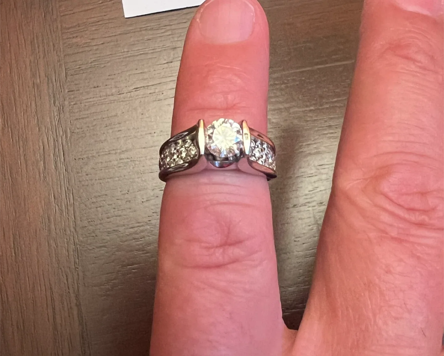 Diamond engagement ring image indicator(4)