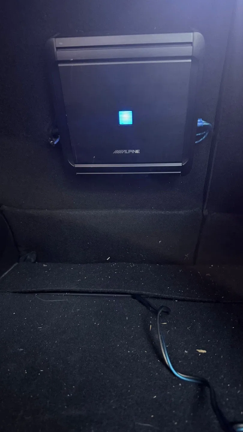 Sundown Audio Subwoofer & Alpine Amplifier image indicator(3)