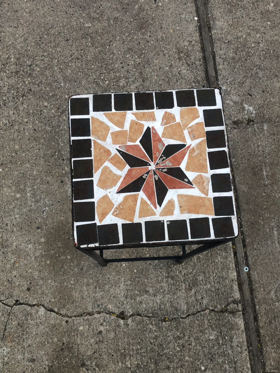Mosaic Tile Plant Stand image indicator(2)