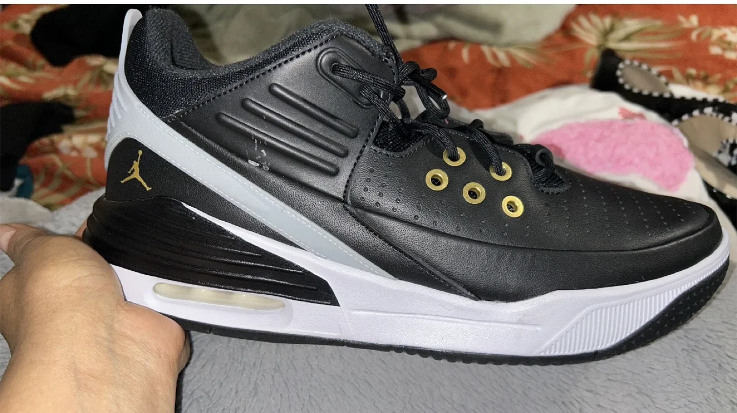 Jordan Max Aura 5 Black/Gold Shoes image indicator(2)