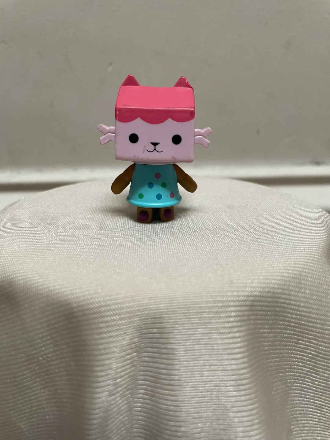 Gabbys Dollhouse figure - Baby box thumbnail