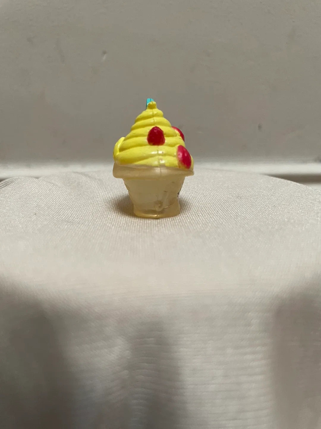 Shopkins Season 2 Strawberries and Cream exclusive image indicator(2)