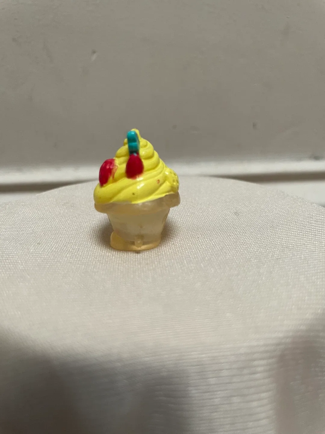 Shopkins Season 2 Strawberries and Cream exclusive image indicator(4)