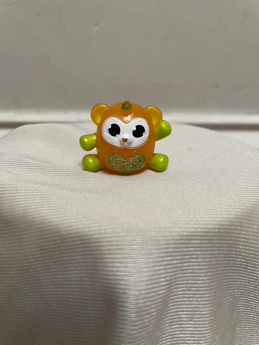 Itzy Glitzy Rainbocorns mini figure thumbnail
