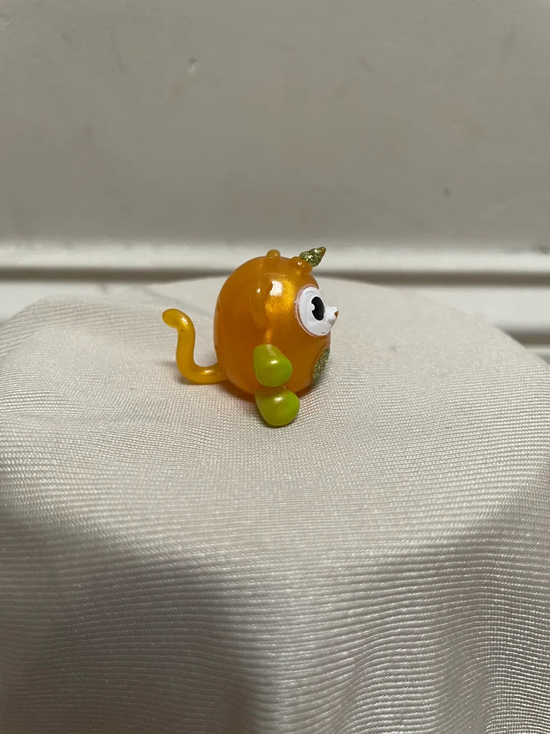 Itzy Glitzy Rainbocorns mini figure image indicator(4)