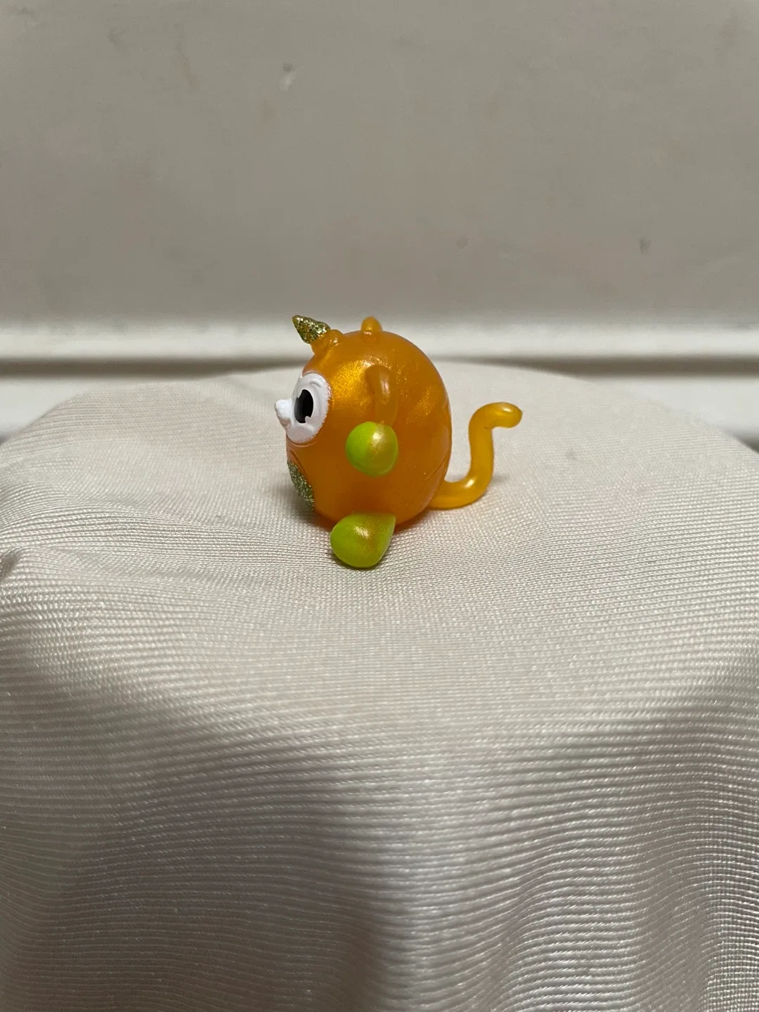 Itzy Glitzy Rainbocorns mini figure image indicator(2)