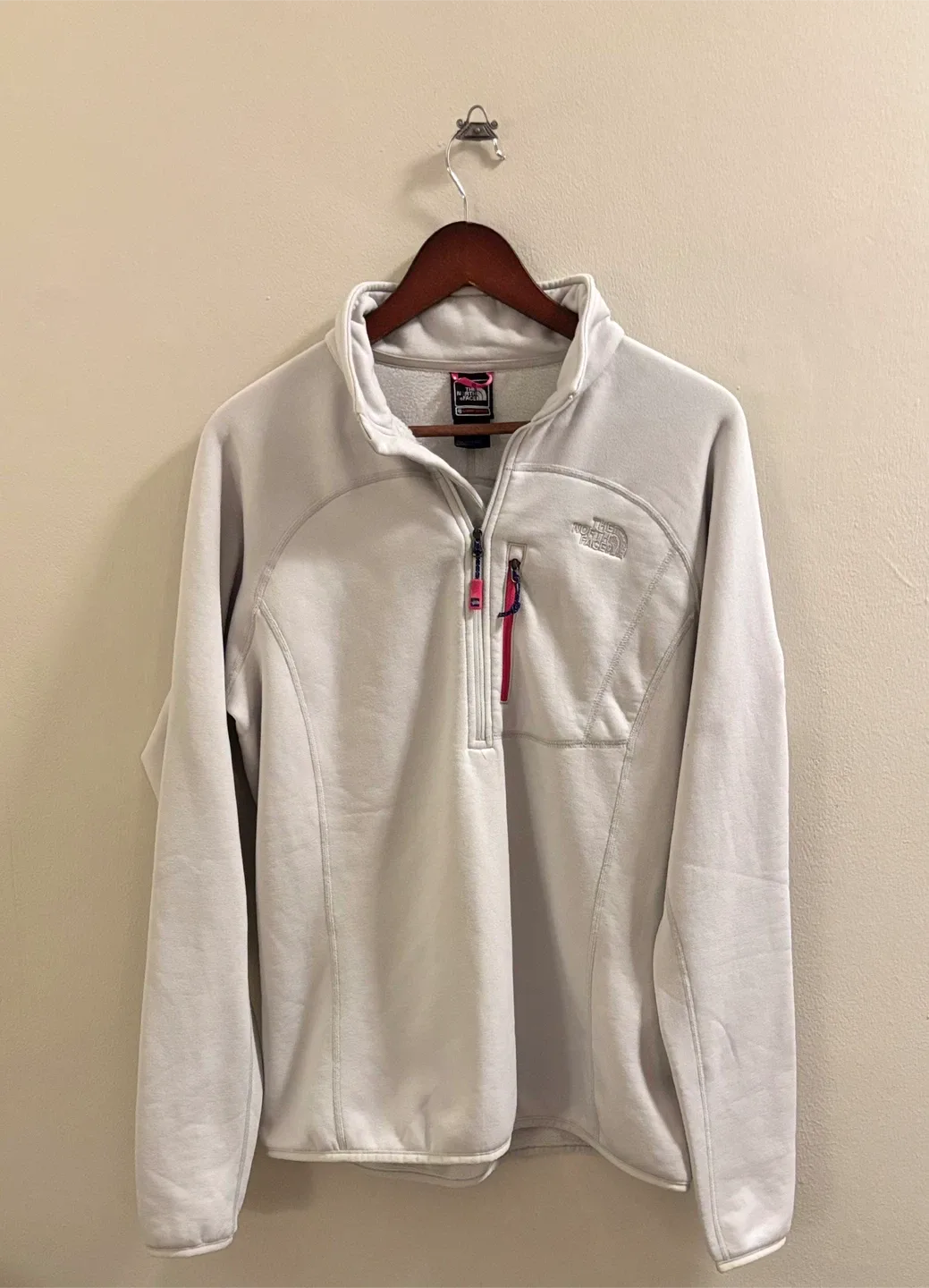 The North Face Summit Series Breast Cancer Awareness image indicator(3)