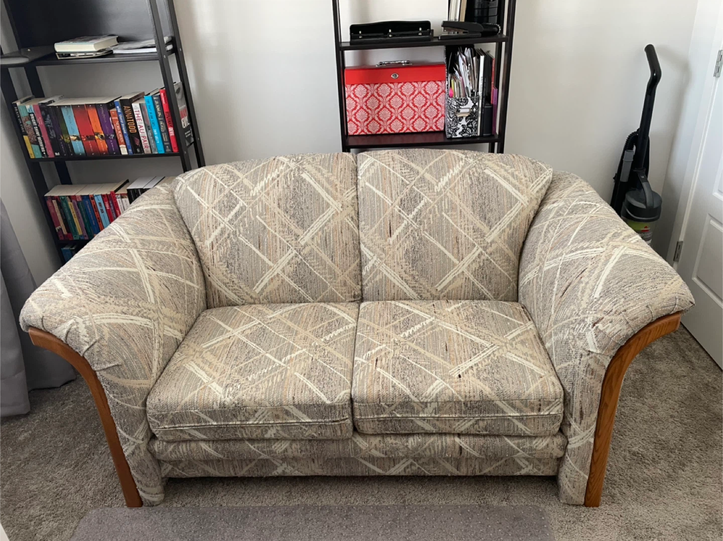 Loveseat - Patterned Fabric - photo 4