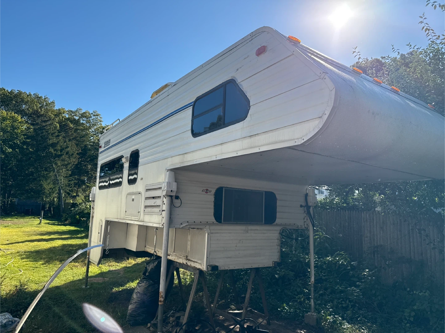 2000 Lance 1030 slide in bed camper - photo 2