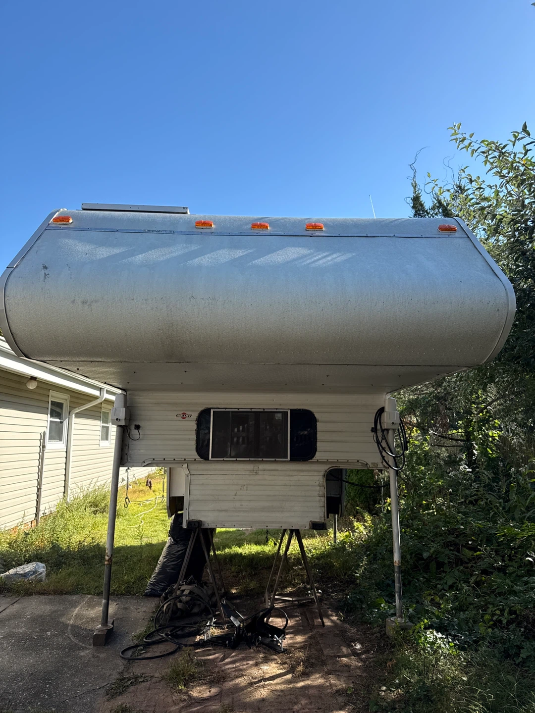 2000 Lance 1030 slide in bed camper