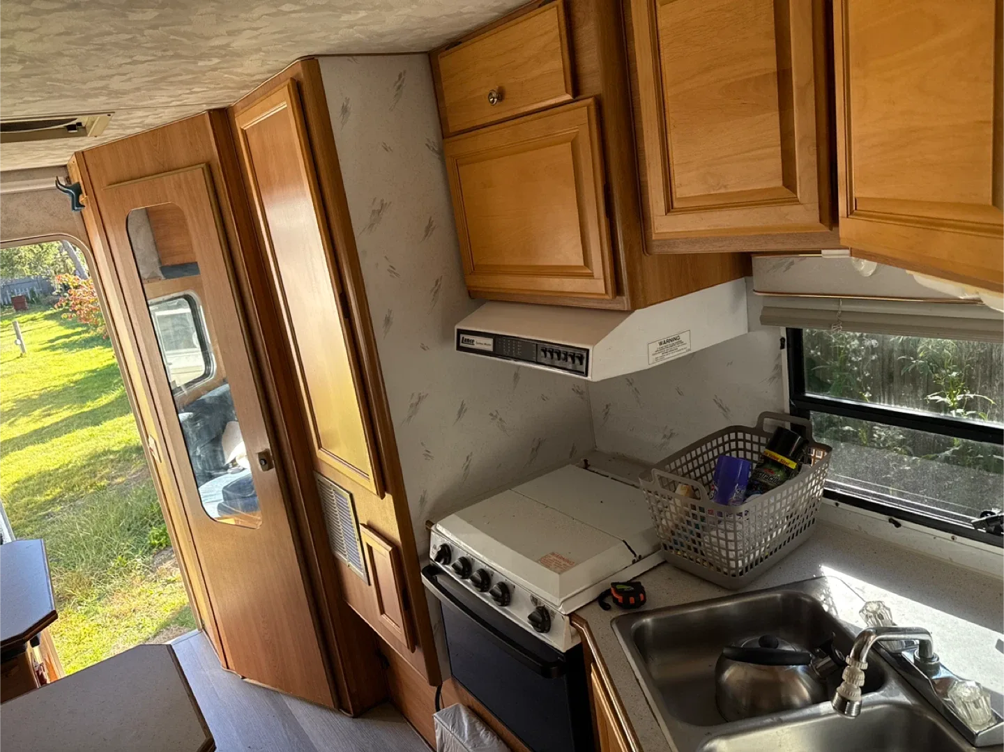 2000 Lance 1030 slide in bed camper image indicator(7)