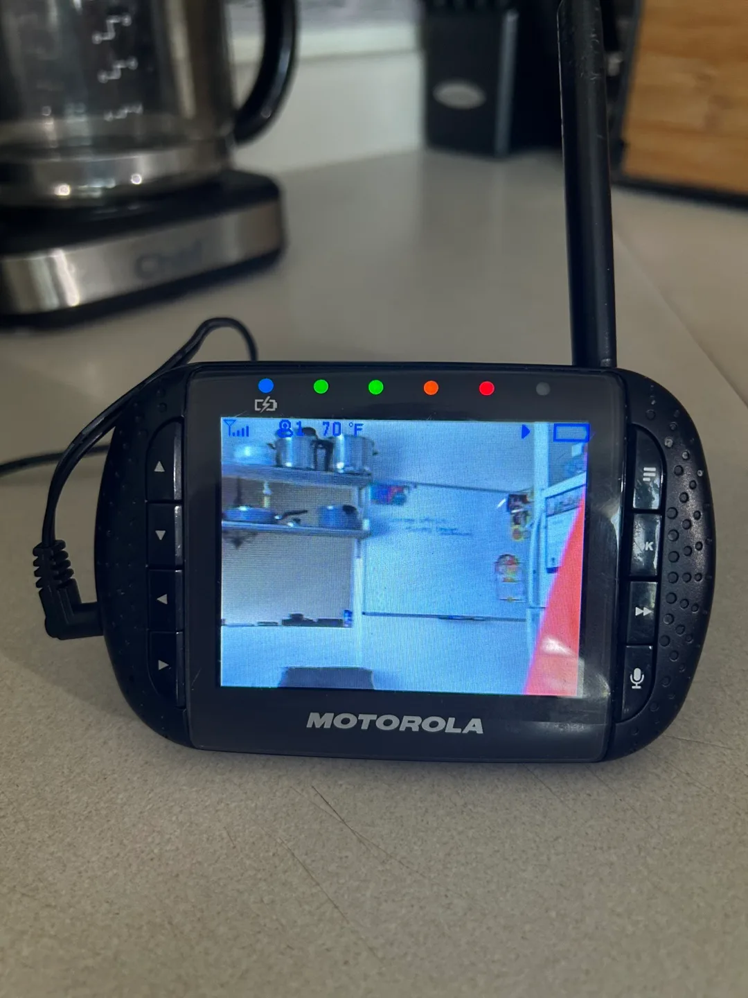 Motorola Baby Monitor with 2 Cameras image indicator(4)