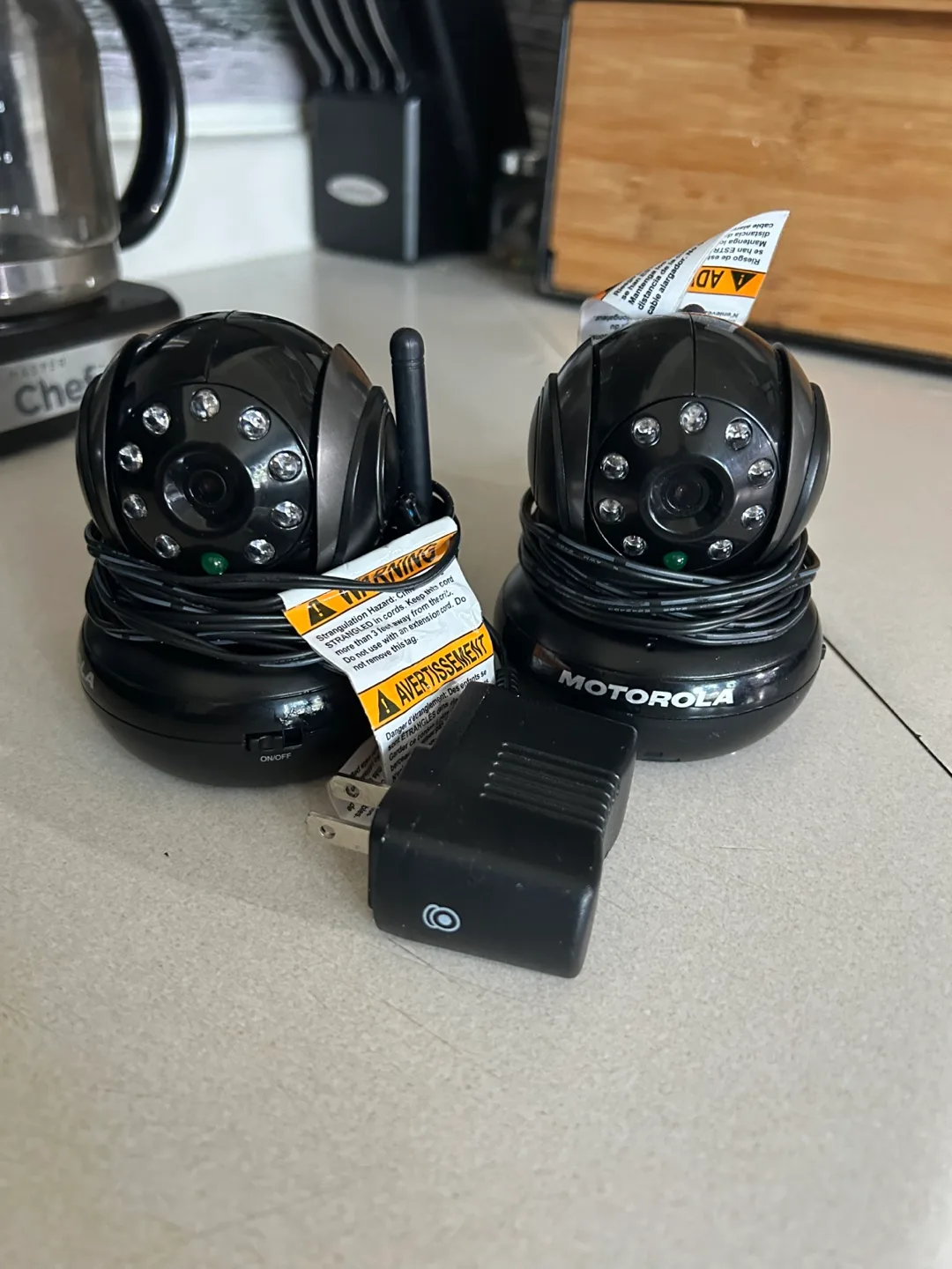 Motorola Baby Monitor with 2 Cameras image indicator(2)