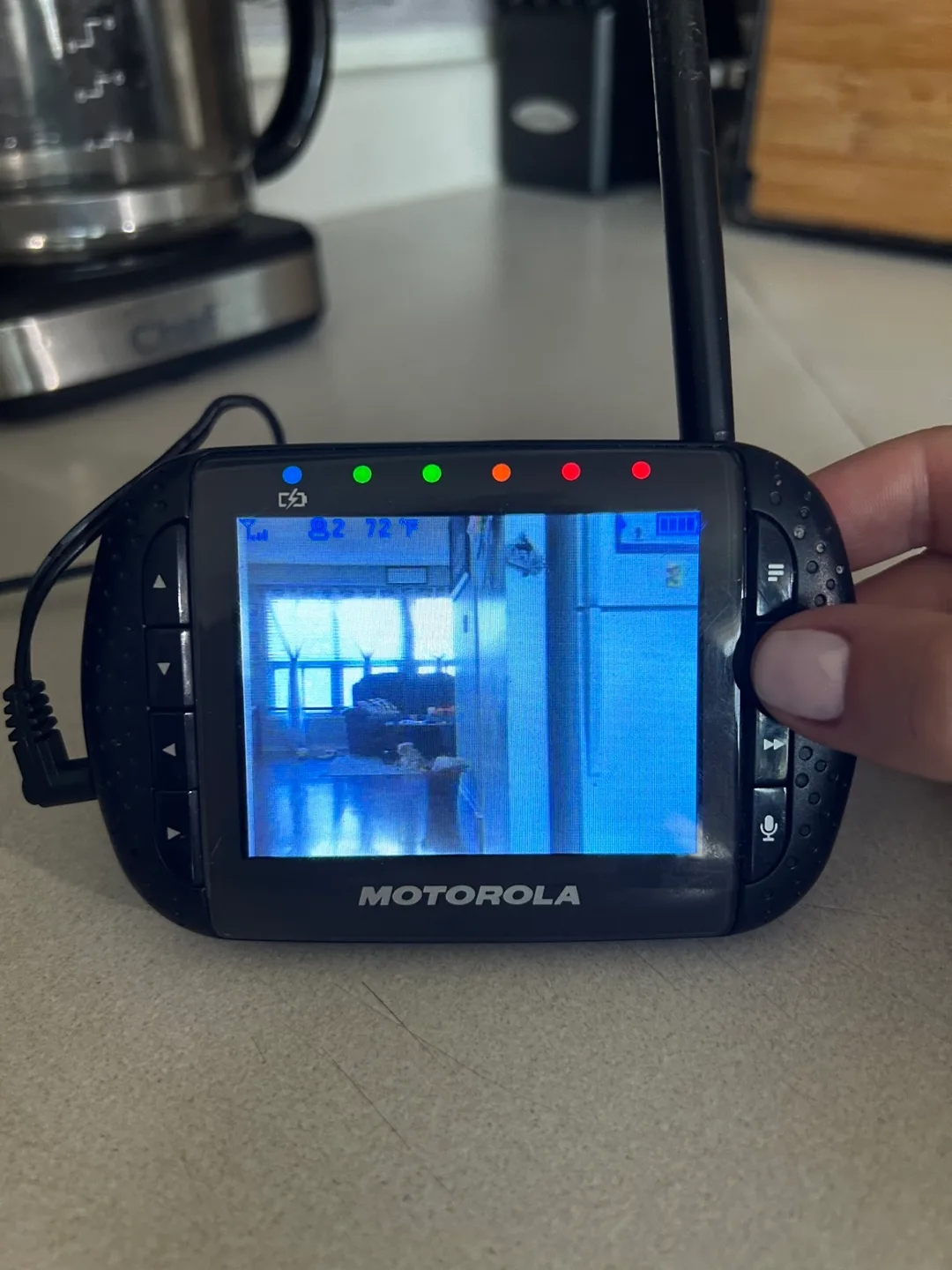 Motorola Baby Monitor with 2 Cameras image indicator(3)