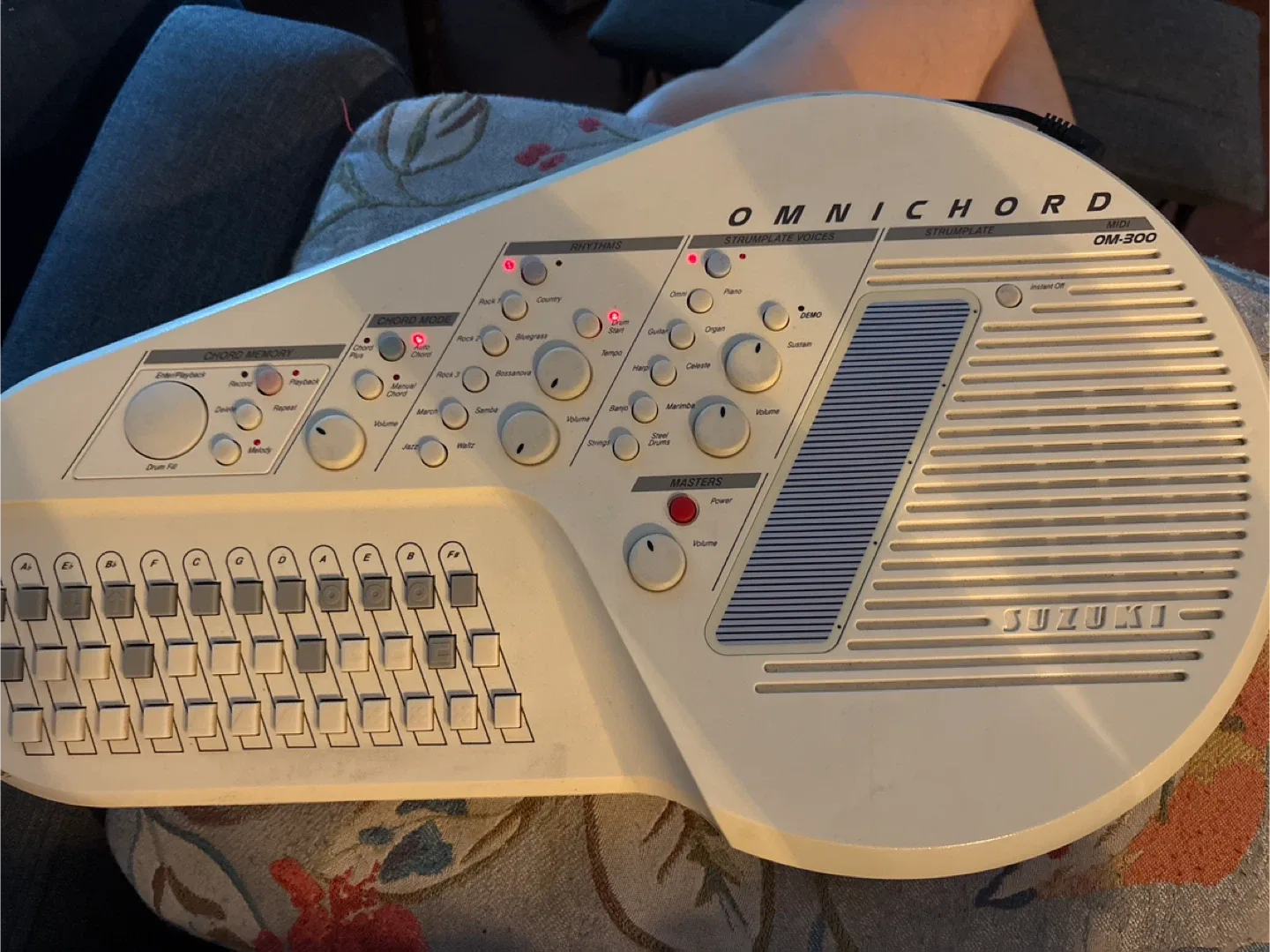 Wanted: Suzuki Omnichord OM-300 thumbnail