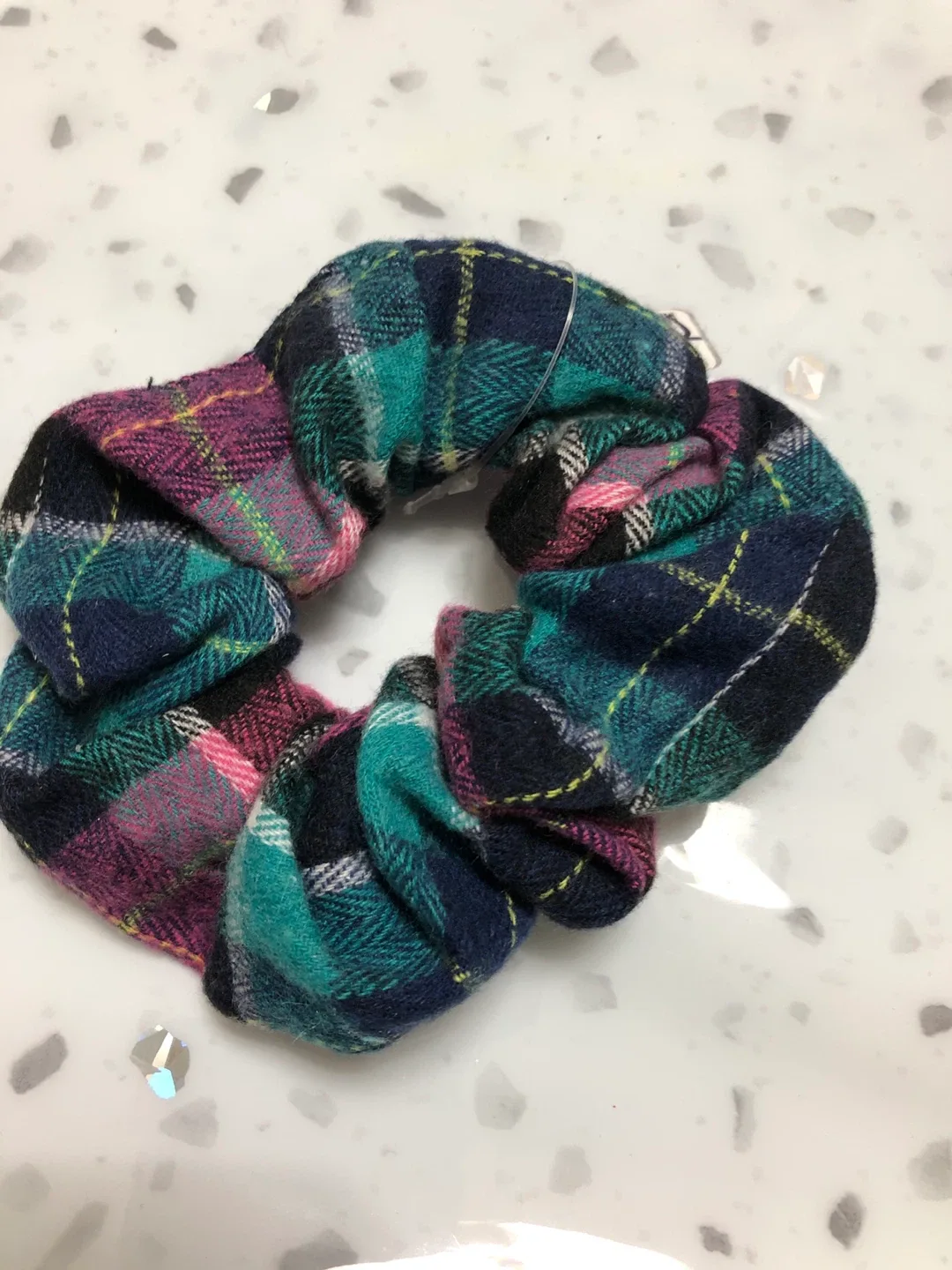New ! Claire's Plaid Scrunchie image indicator(3)