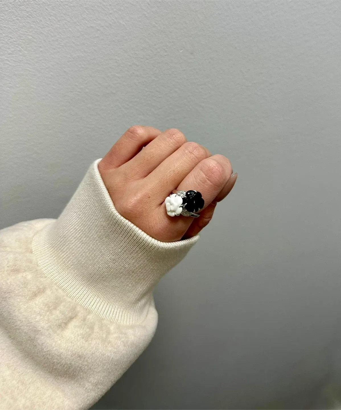 Chanel Camelia ring 💍 thumbnail